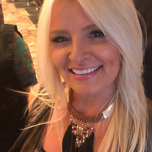 Meet your Posher, Diane - Picture 2 of 2